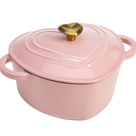 paris Hilton cocking pot